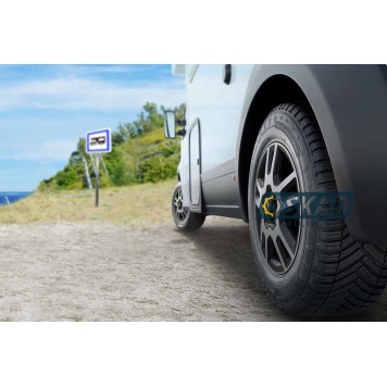 Michelin Agilis CrossClimate 235/65 R16C 121/119R всесезонная шина-1