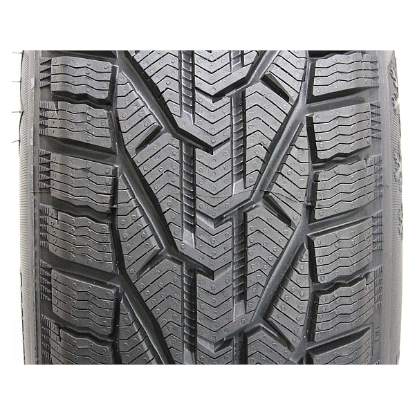Зимние шины Taurus Winter 205/50 R17 93V XL tau244
